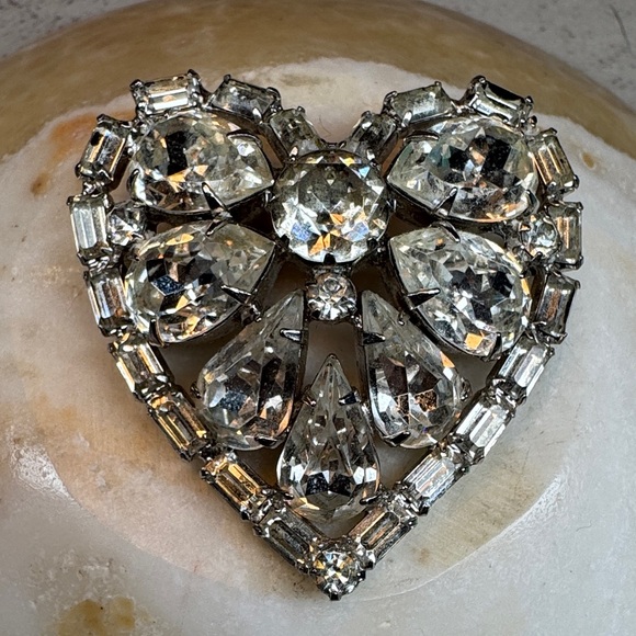 Albert Weiss Jewelry - Albert Weiss vintage rhinestone-encrusted heart-shaped brooch.